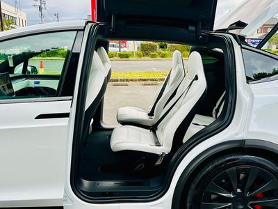 TESLA MODEL X - 9