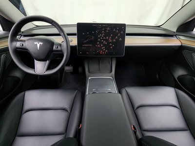 TESLA MODEL 3 - 5
