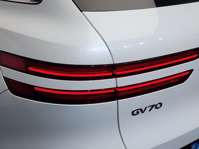 صورة 10 لـ 2022 Genesis GV70