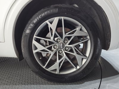 صورة 8 لـ 2022 Genesis GV70