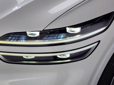 صورة 9 لـ 2022 Genesis GV70