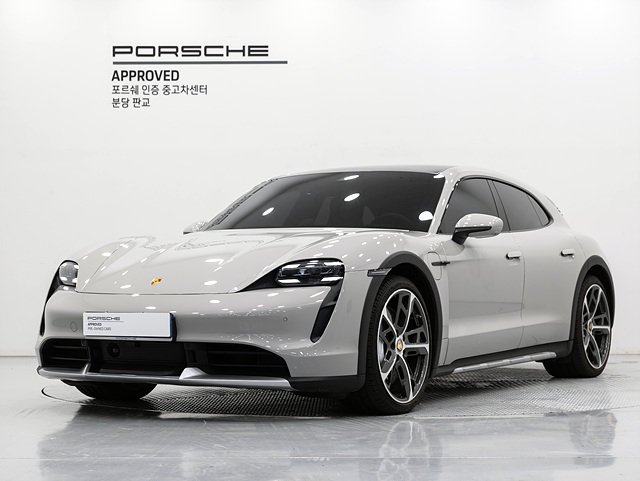 PORSCHE TAYCAN - View 1