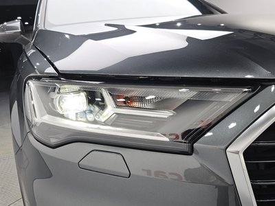 AUDI Q7 - 9