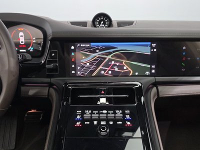 2025 Porsche PANAMERA thumbnail 18