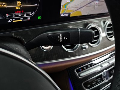 MERCEDES-BENZ E-CLASS - 9