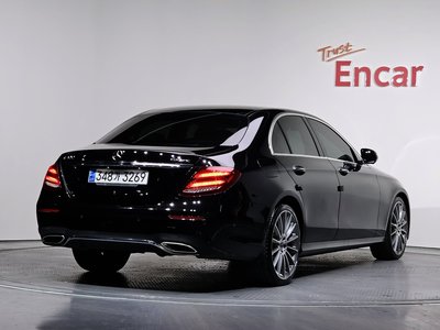 MERCEDES-BENZ E-CLASS - 3