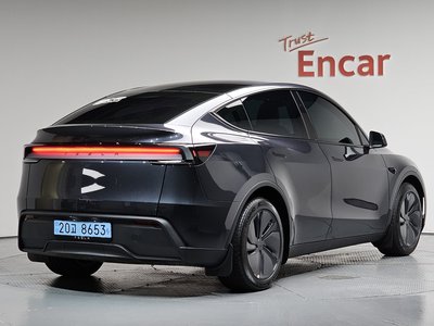 TESLA MODEL Y - 3
