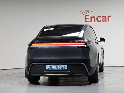 TESLA MODEL Y - 4