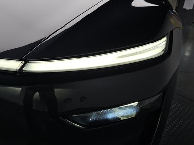 TESLA MODEL Y - 9