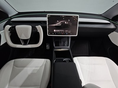 TESLA MODEL Y - 5