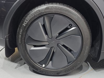 TESLA MODEL Y - 8