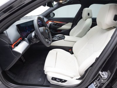 2025 BMW 5 SERIES 照片 10