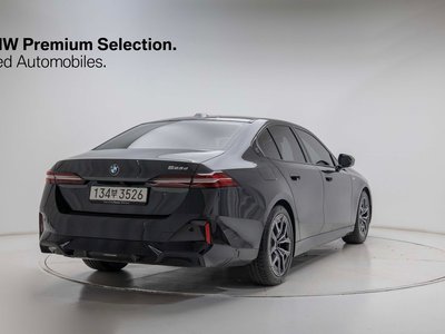 2025 BMW 5 SERIES 照片 4