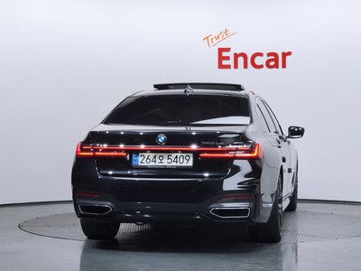 2021 BMW 7 SERIES photo 3