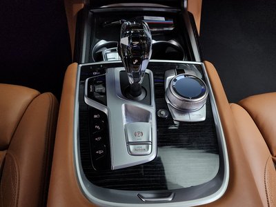 2021 BMW 7 SERIES photo 9