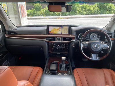 2016 Lexus LX photo 6