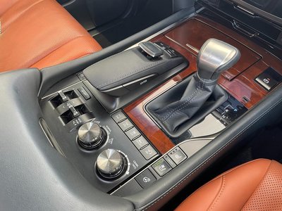 صورة مصغرة 30 لـ 2016 Lexus LX