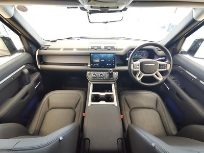 LAND ROVER DEFENDER - 4