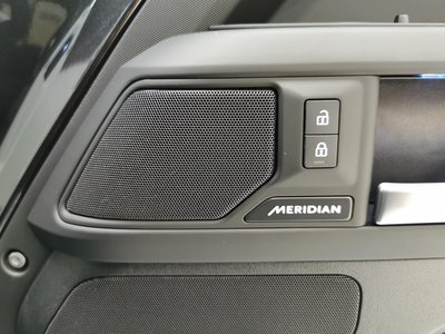 LAND ROVER DEFENDER - 10