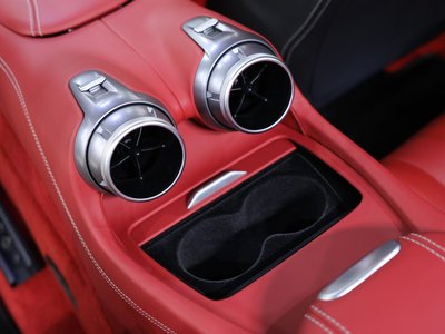 2020 Ferrari GTC4 LUSSO thumbnail 39