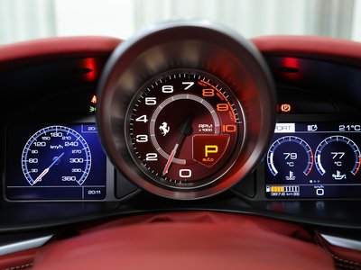 2020 Ferrari GTC4 LUSSO thumbnail 48