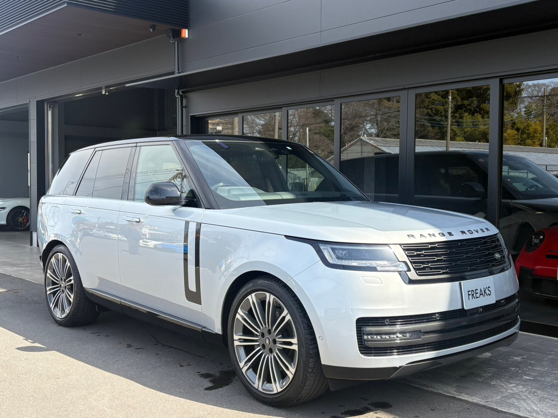 LAND ROVER RANGE ROVER - View 1