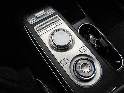 صورة 9 لـ 2021 Genesis GV70