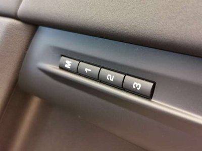 2025 LAND Rover RANGE ROVER EVOQUE — миниатюра 11