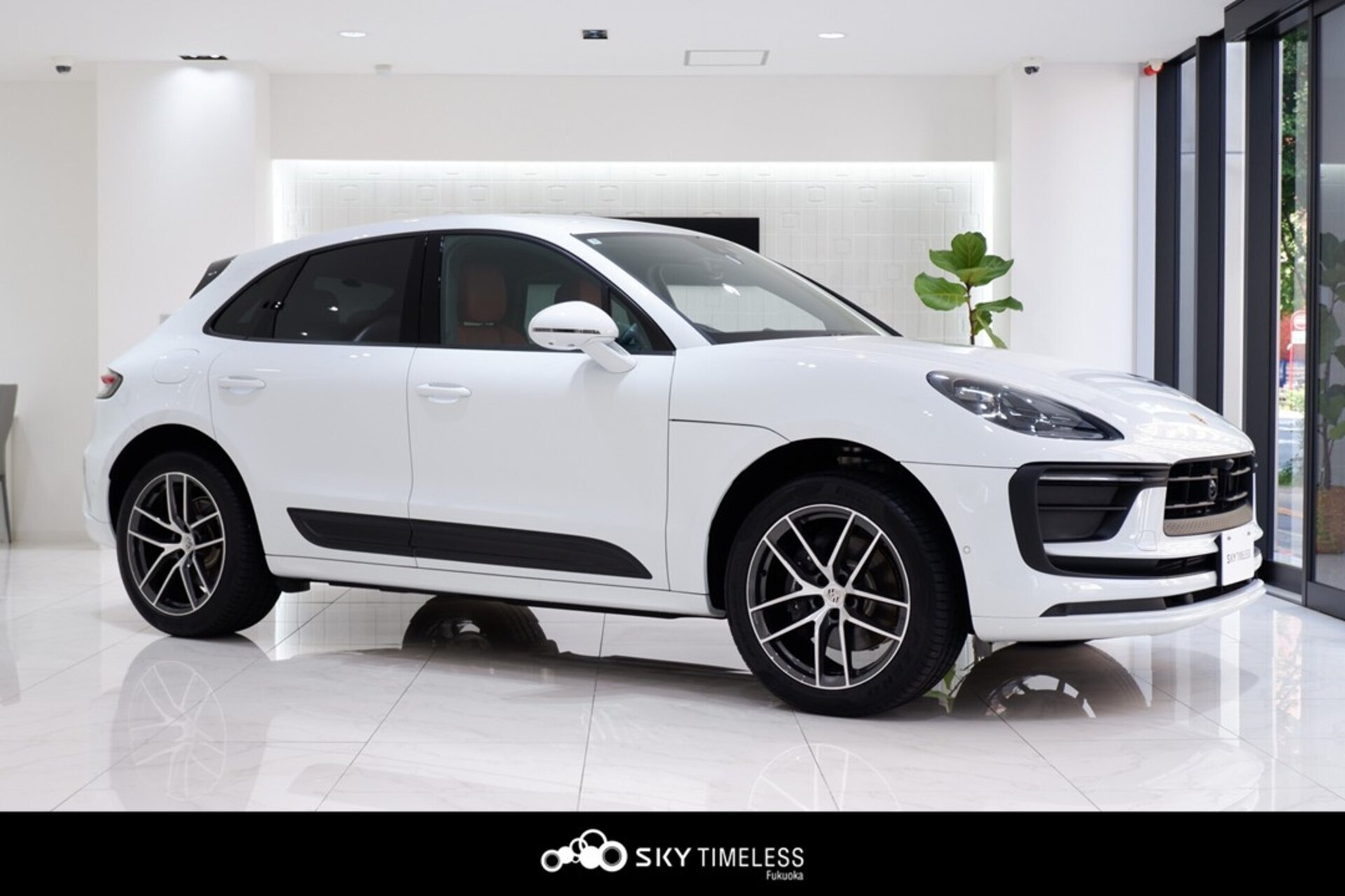 PORSCHE MACAN - View 1