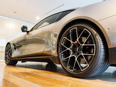 ASTON MARTIN VANQUISH - 8