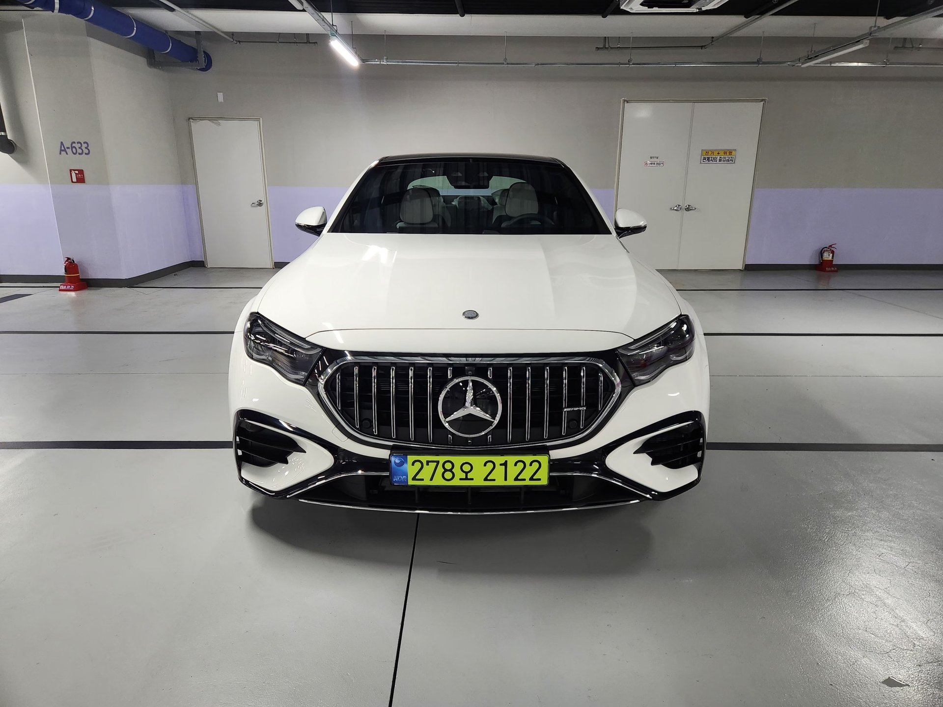MERCEDES-BENZ E-CLASS - View 1