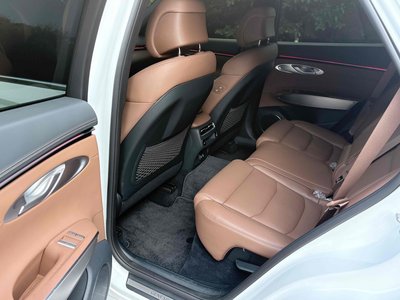 صورة 10 لـ 2025 Genesis GV70