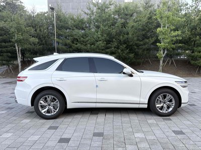 صورة 3 لـ 2025 Genesis GV70