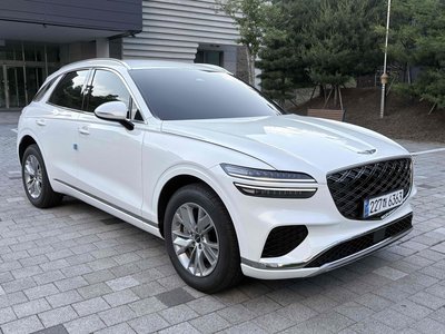 صورة 2 لـ 2025 Genesis GV70