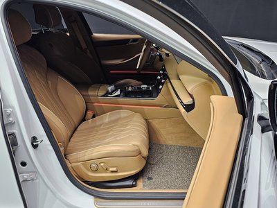GENESIS G80 (RG3) - 10