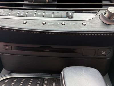 2018 Lexus LS — миниатюра 17
