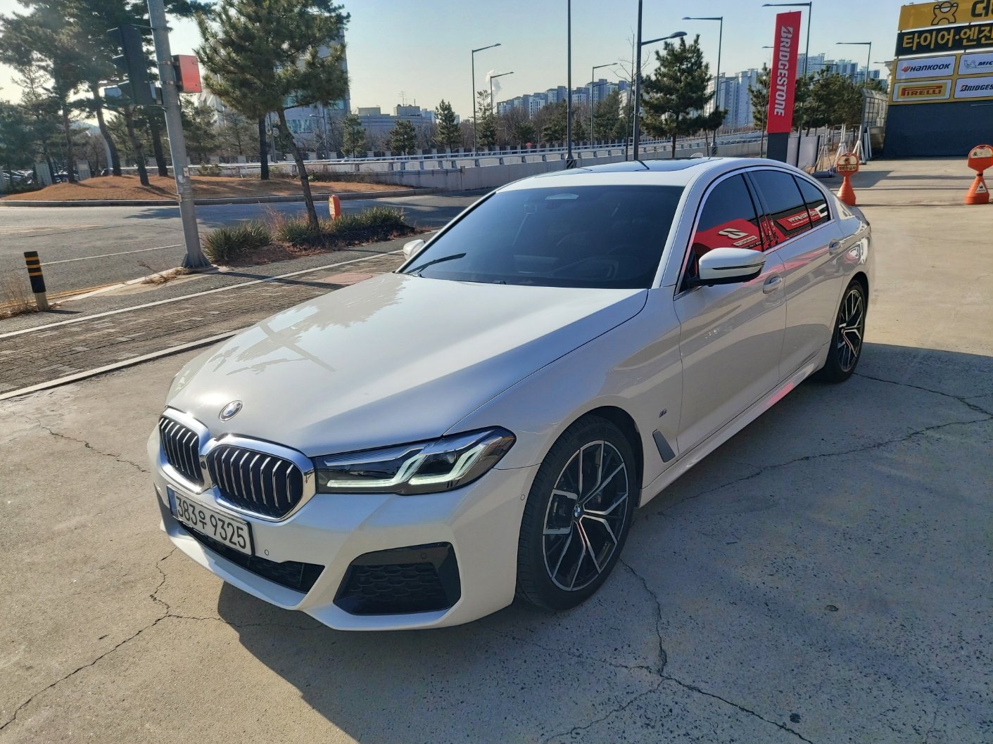 BMW 5 SERIES - View 1