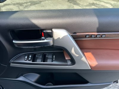 TOYOTA LAND CRUISER 200 - 10