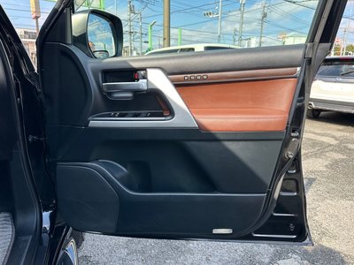 TOYOTA LAND CRUISER 200 - 9