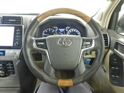 TOYOTA LAND CRUISER PRADO - 8