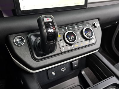 LAND ROVER DEFENDER - 9