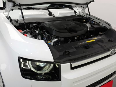 LAND ROVER DEFENDER - 7