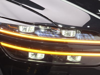 صورة 9 لـ 2021 Genesis GV70