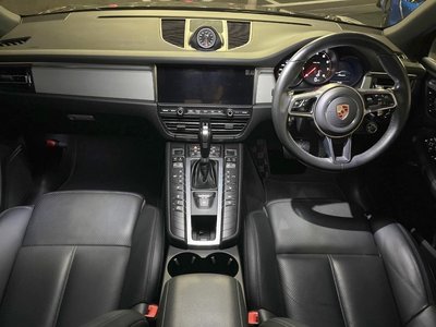 PORSCHE MACAN - 3