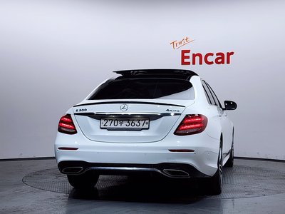 MERCEDES-BENZ E-CLASS - 4