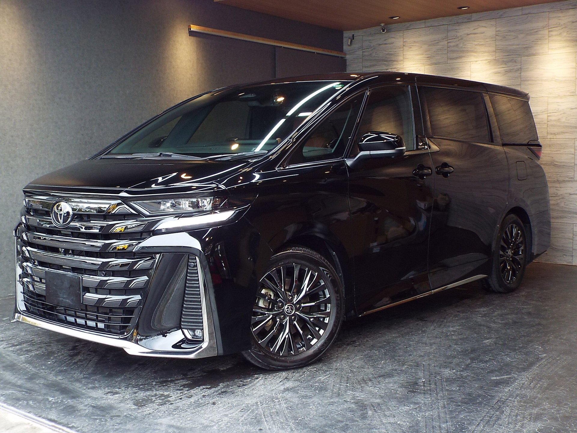 TOYOTA VELLFIRE - View 1