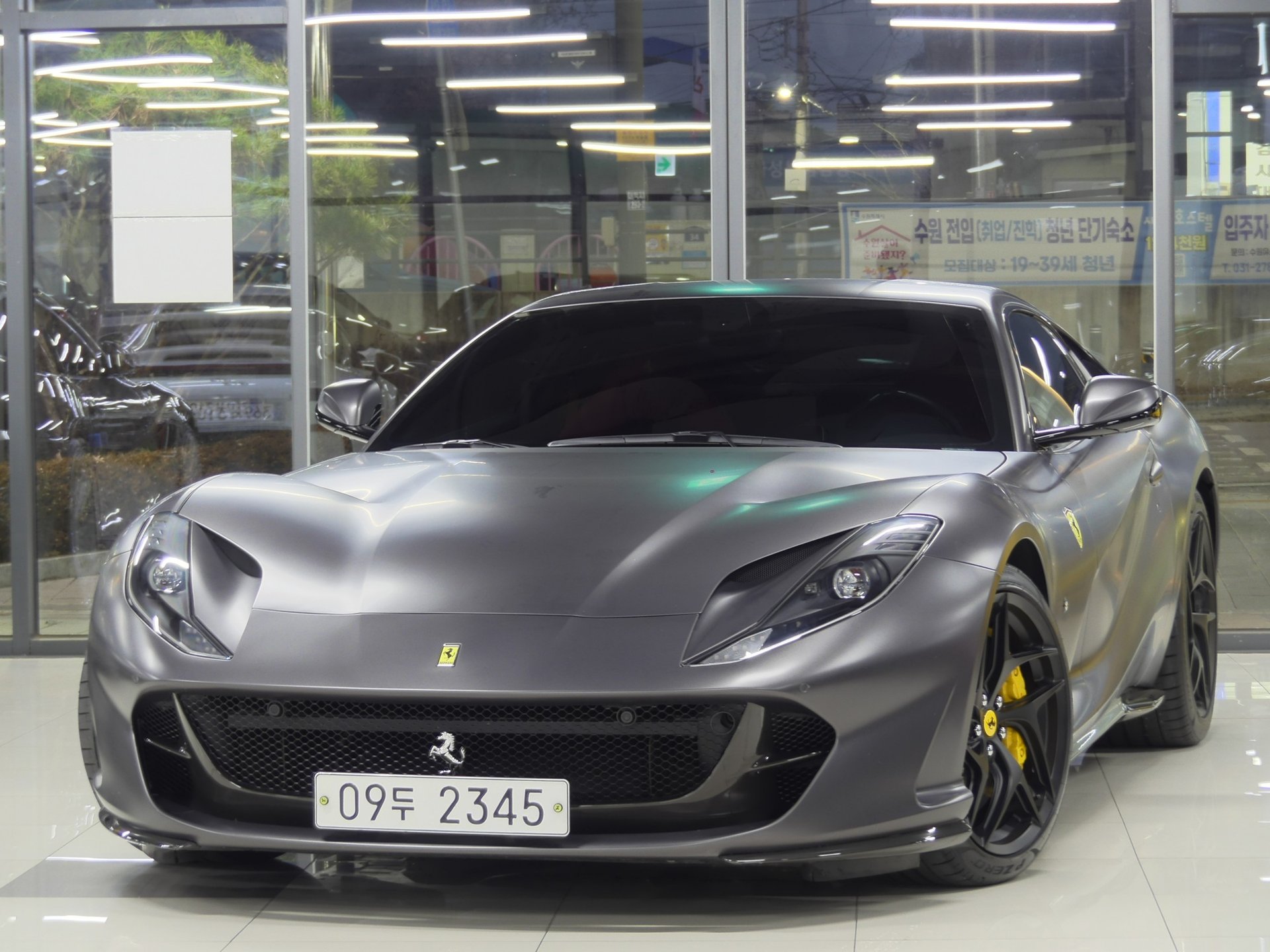 FERRARI 812 SUPERFAST - View 1