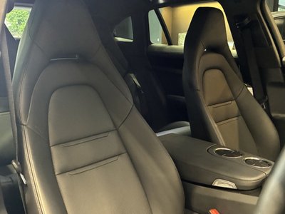 صورة 10 لـ 2023 Porsche PANAMERA