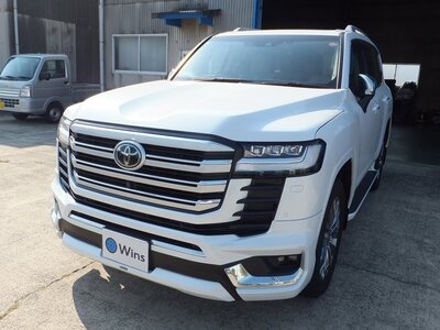 TOYOTA LAND CRUISER 300