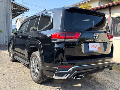 TOYOTA LAND CRUISER 300 - 7